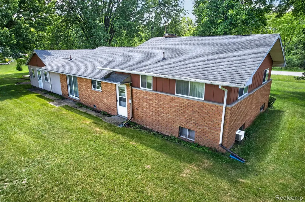 11141 Spencer Road Brighton Township MI 48114