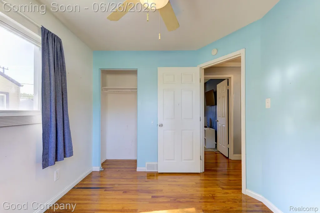 32032 Parkwood Street Westland City MI 48186