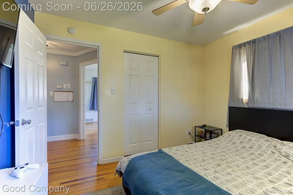 32032 Parkwood Street Westland City MI 48186