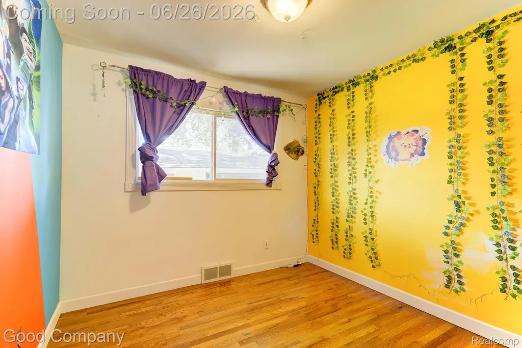 32032 Parkwood Street Westland City MI 48186