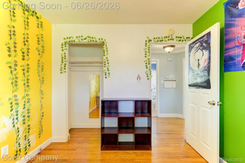 32032 Parkwood Street Westland City MI 48186