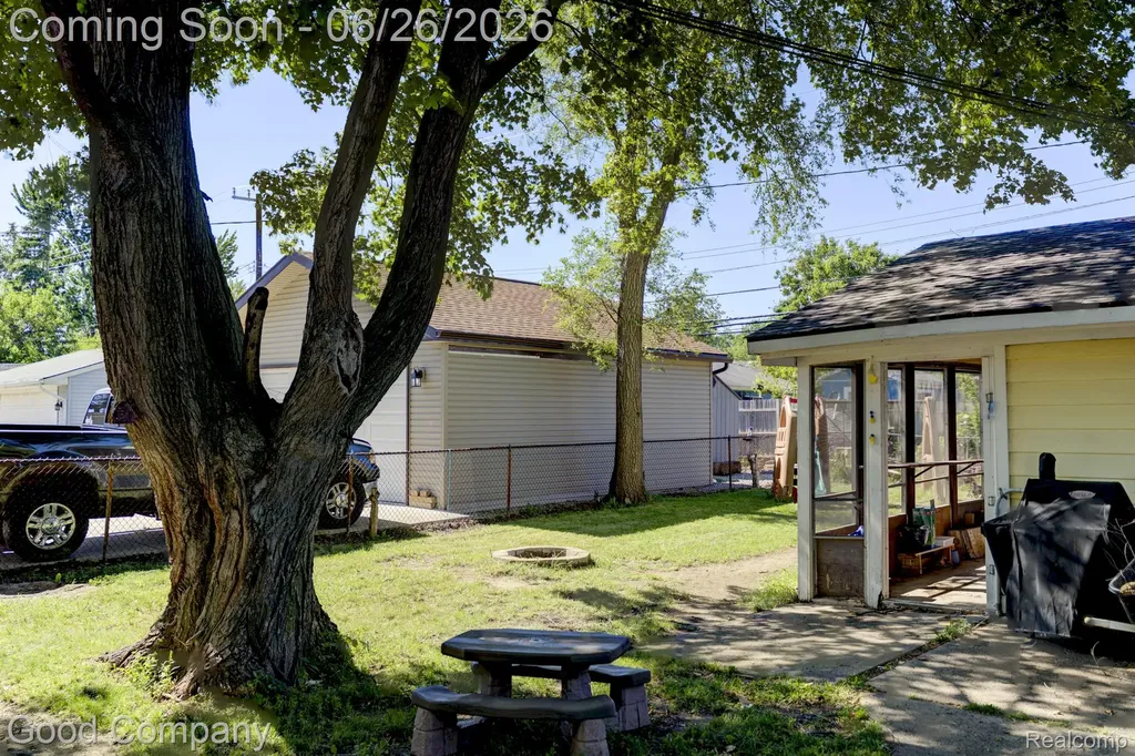 32032 Parkwood Street Westland City MI 48186
