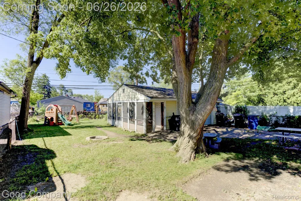 32032 Parkwood Street Westland City MI 48186