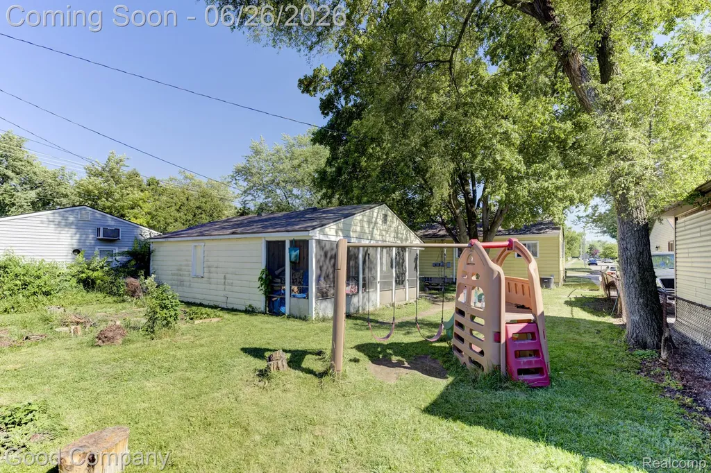 32032 Parkwood Street Westland City MI 48186
