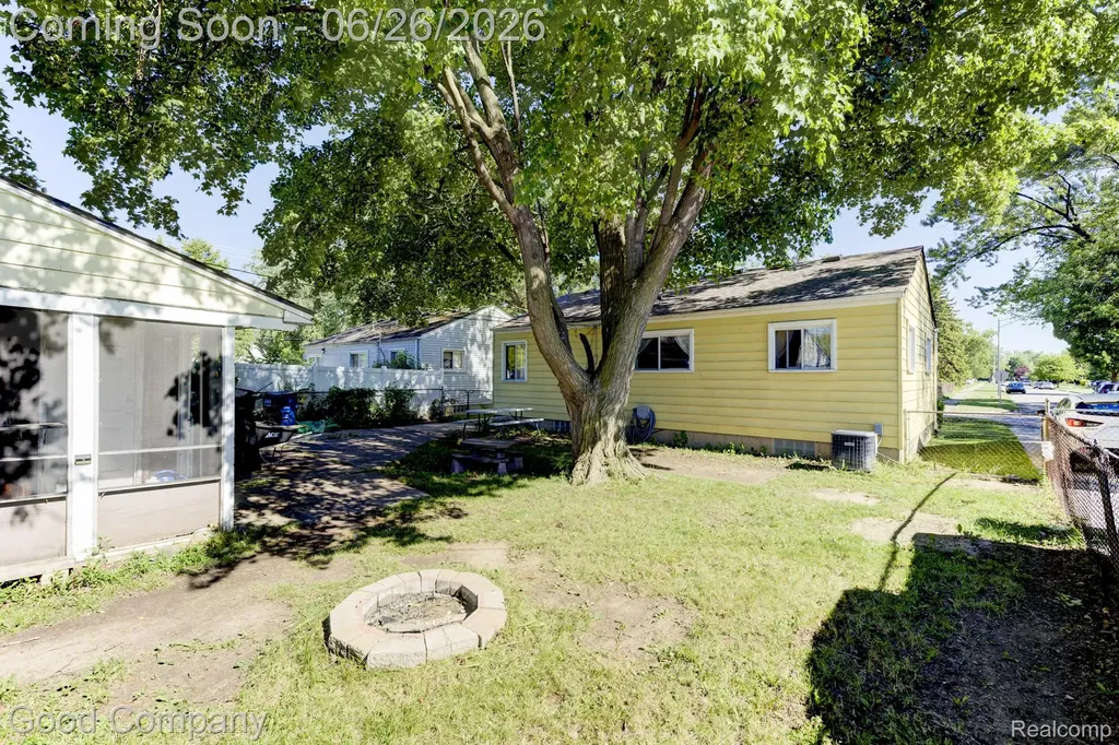 32032 Parkwood Street Westland City MI 48186
