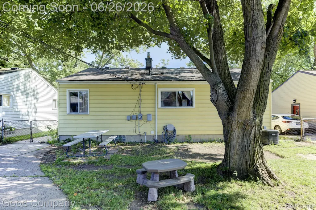 32032 Parkwood Street Westland City MI 48186