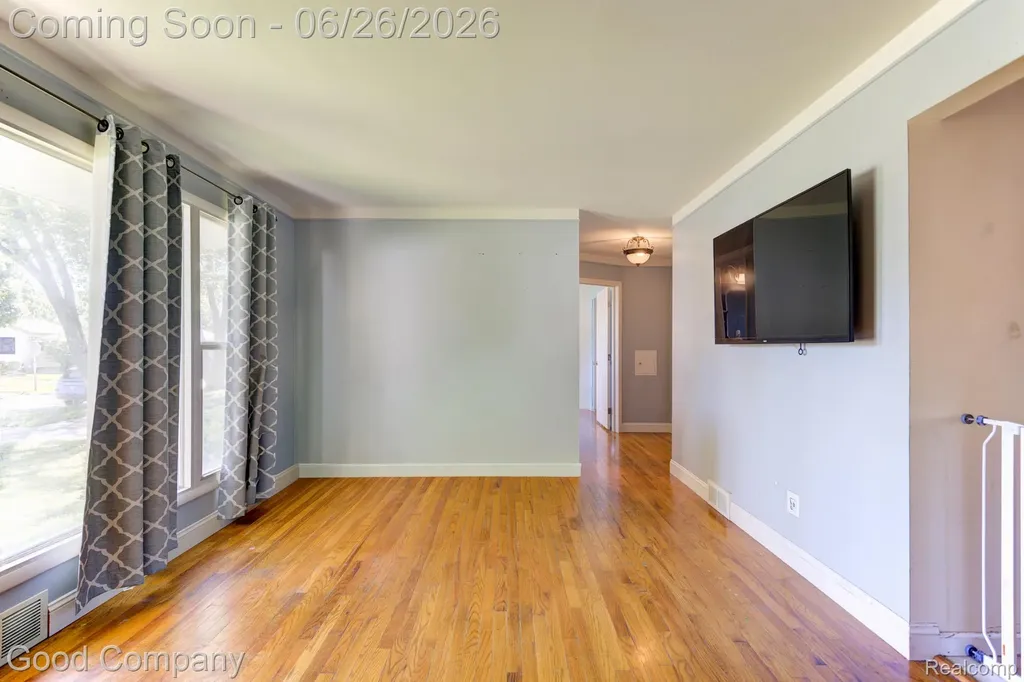 32032 Parkwood Street Westland City MI 48186