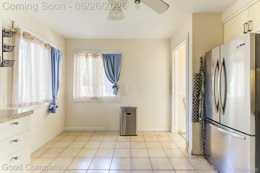 32032 Parkwood Street Westland City MI 48186