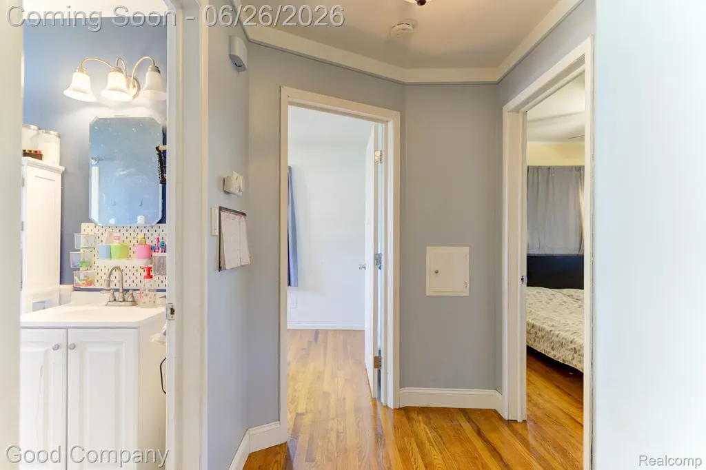32032 Parkwood Street Westland City MI 48186