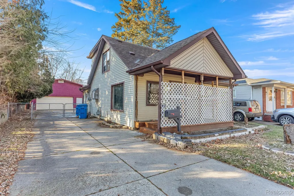 4500 Katherine Street Dearborn Heights City MI 48125