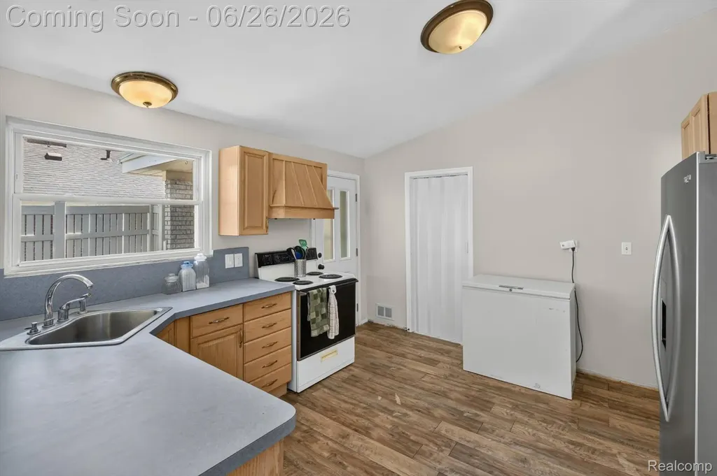 17127 Hamilton Avenue Allen Park City MI 48101