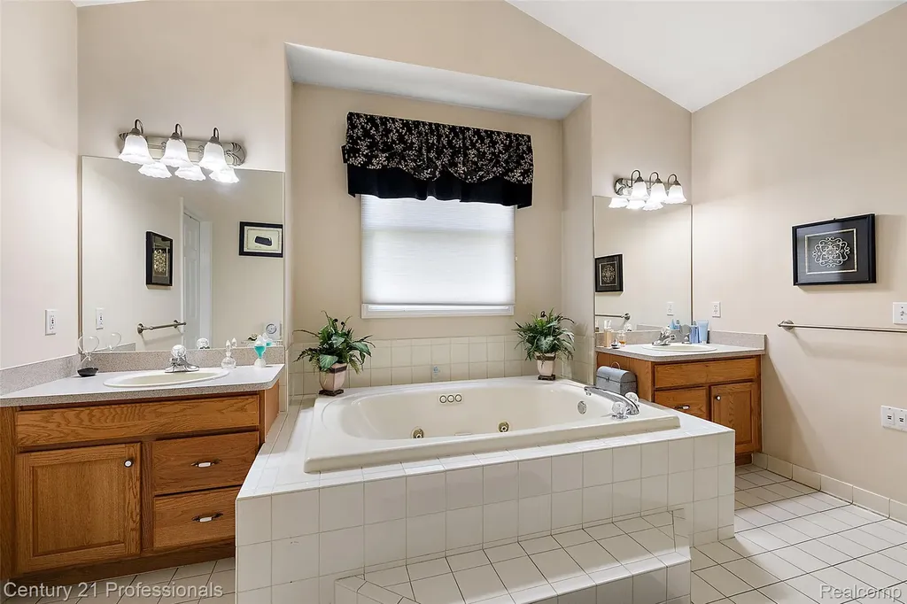 8117 Remington Court Independence Charter Township MI 48348