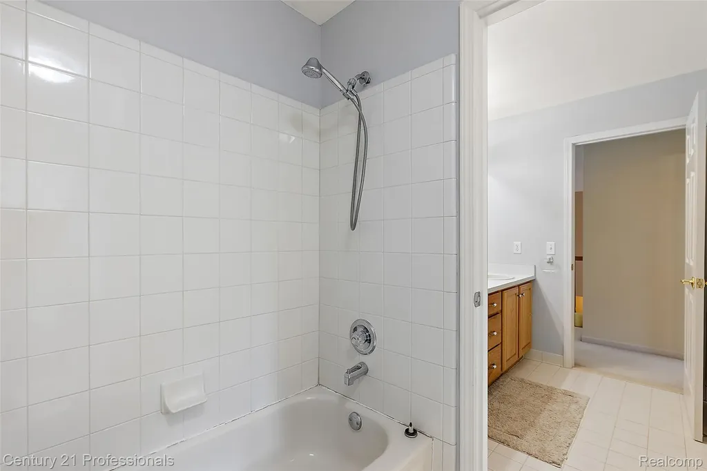 8117 Remington Court Independence Charter Township MI 48348
