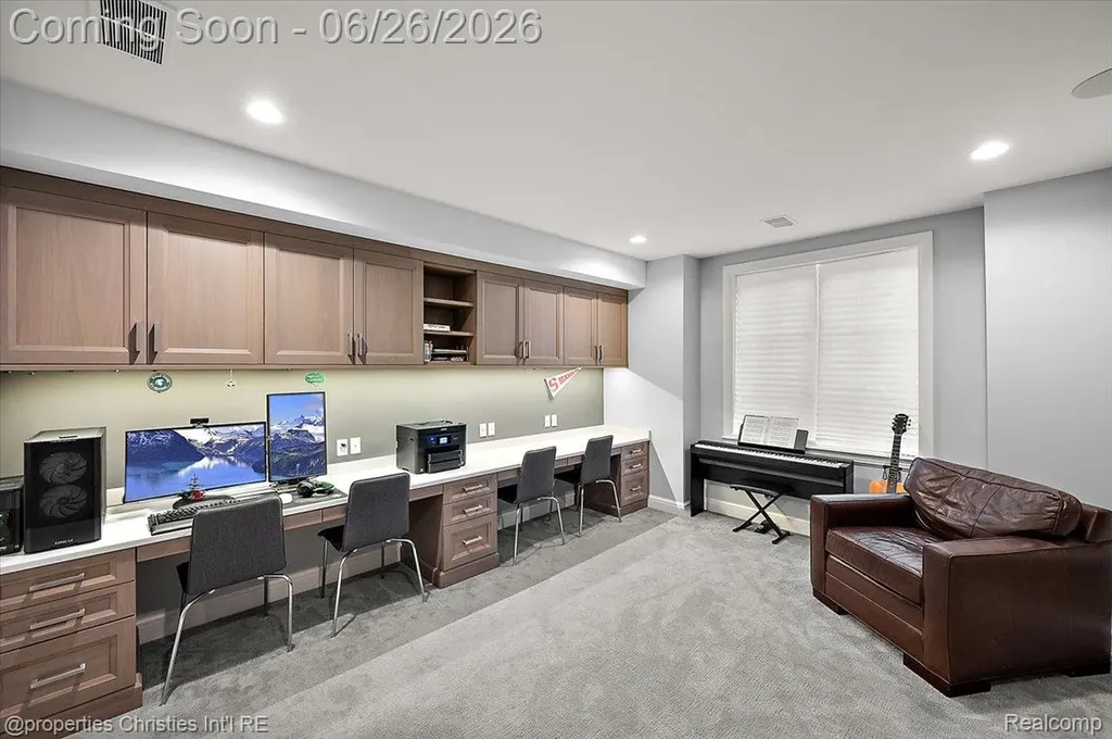 1186 Westwood Drive Birmingham City MI 48009