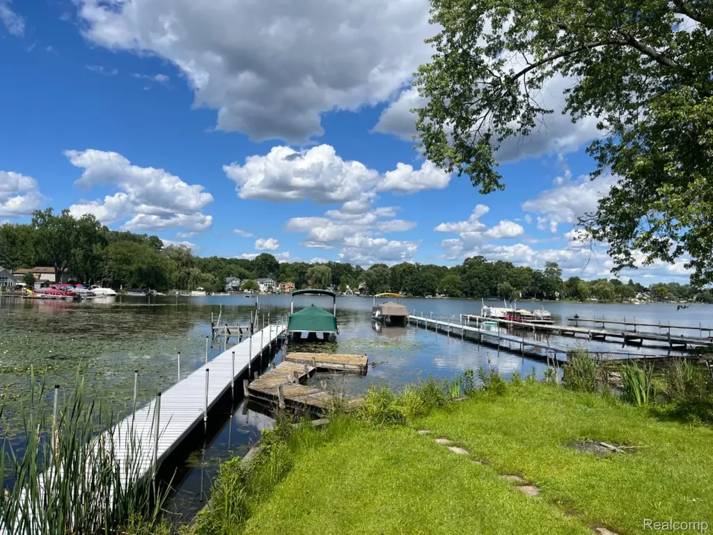 1337 Park Drive White Lake Charter Township MI 48386