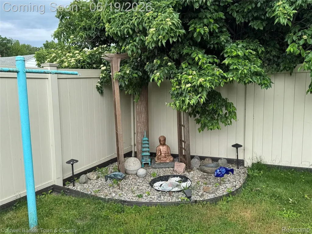 2470 Pinetree Drive Trenton City MI 48183