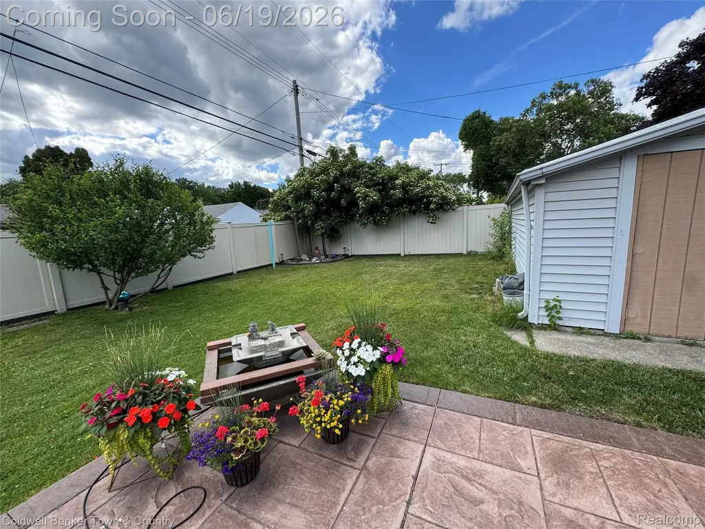 2470 Pinetree Drive Trenton City MI 48183