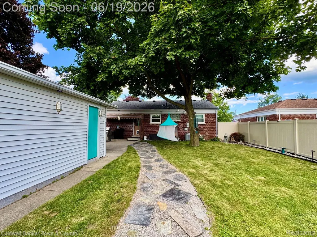 2470 Pinetree Drive Trenton City MI 48183