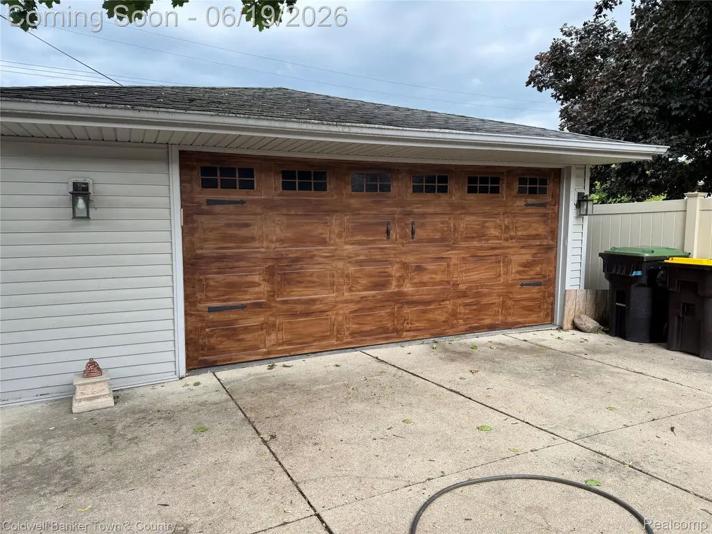 2470 Pinetree Drive Trenton City MI 48183