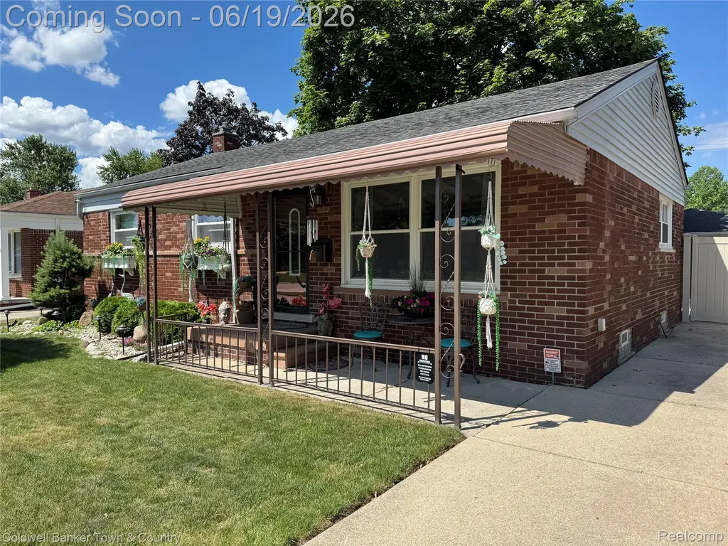 2470 Pinetree Drive Trenton City MI 48183