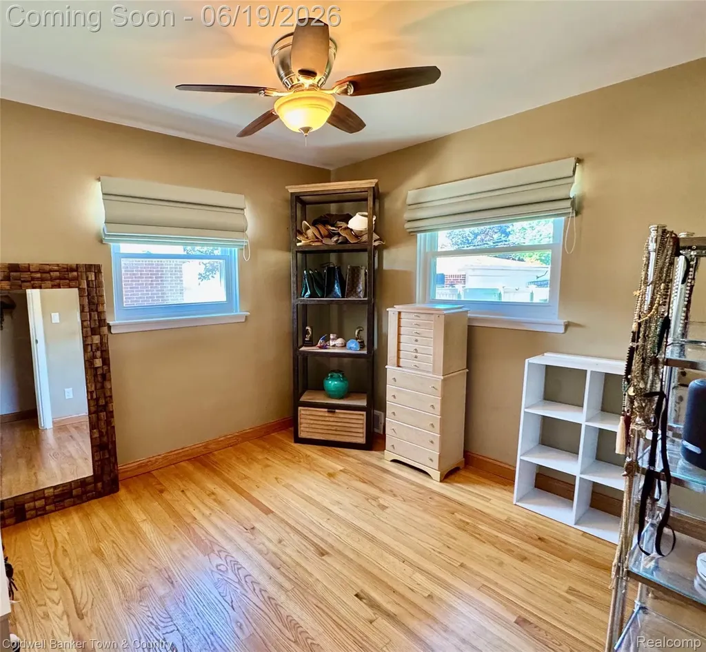 2470 Pinetree Drive Trenton City MI 48183
