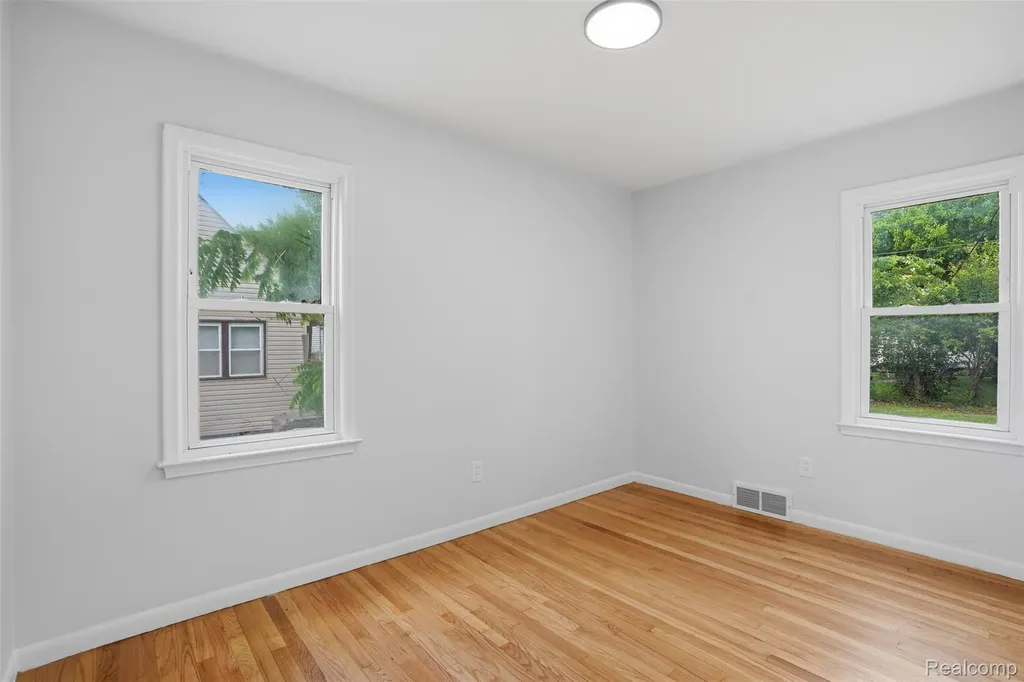 31714 Cherry Hill Road Garden City City MI 48135