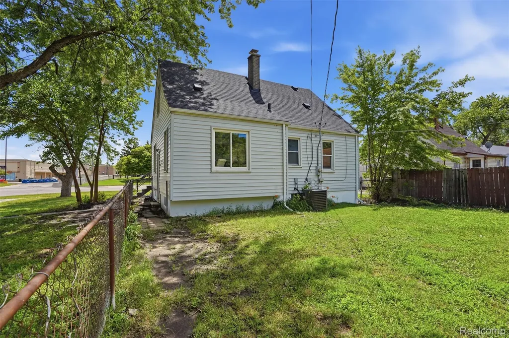 31714 Cherry Hill Road Garden City City MI 48135