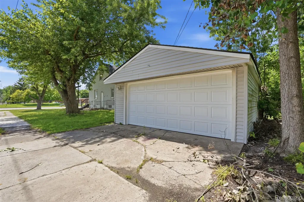 31714 Cherry Hill Road Garden City City MI 48135