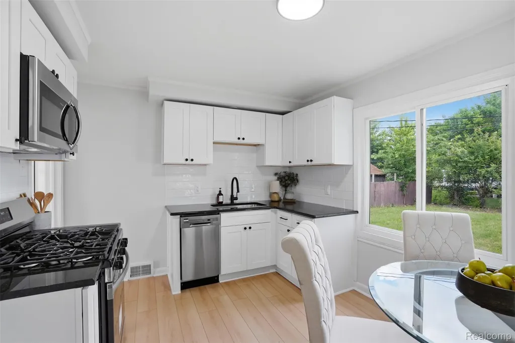 31714 Cherry Hill Road Garden City City MI 48135