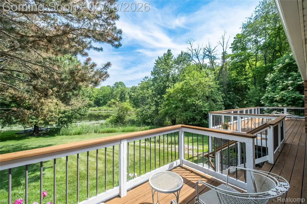 1101 S Lake Valley Drive Fenton Charter Township MI 48430