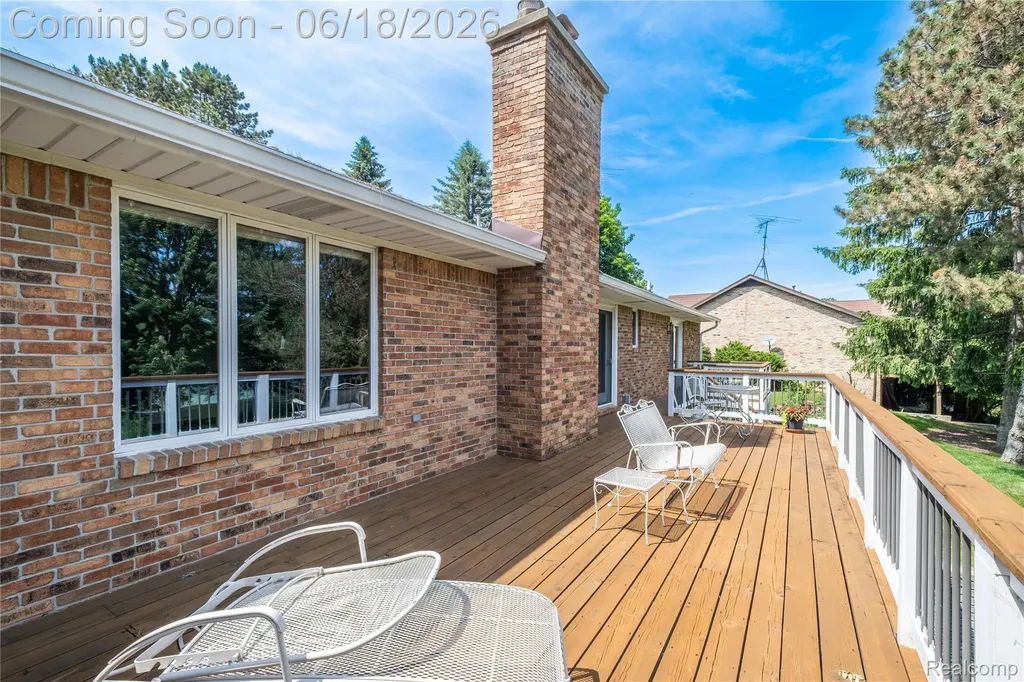 1101 S Lake Valley Drive Fenton Charter Township MI 48430