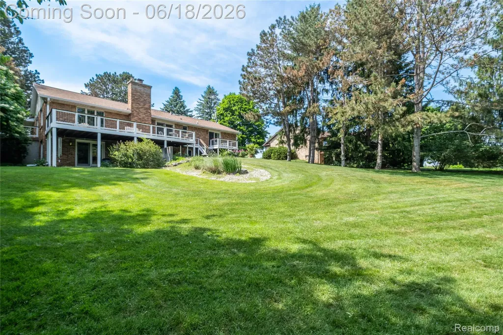 1101 S Lake Valley Drive Fenton Charter Township MI 48430