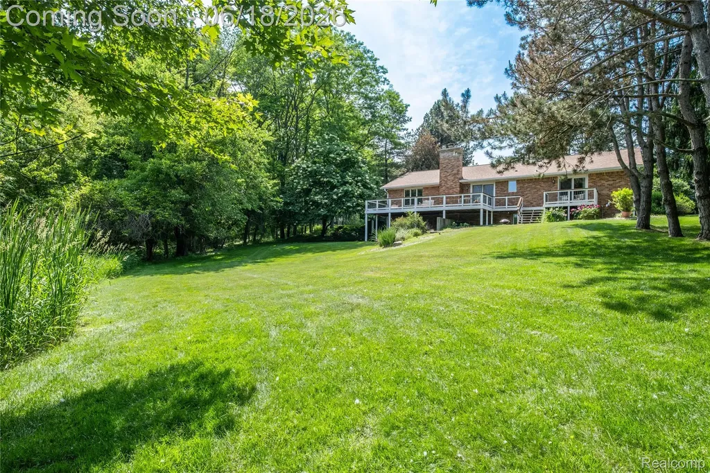 1101 S Lake Valley Drive Fenton Charter Township MI 48430