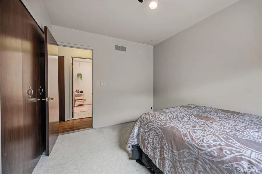 38750 Grandon Street Livonia City MI 48150