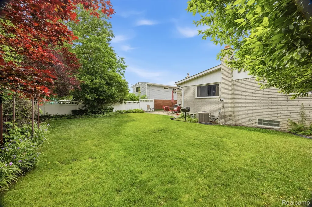 38750 Grandon Street Livonia City MI 48150