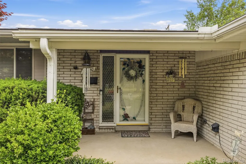 38750 Grandon Street Livonia City MI 48150