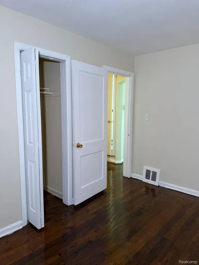 8687 Farmbrook Street Detroit City MI 48224