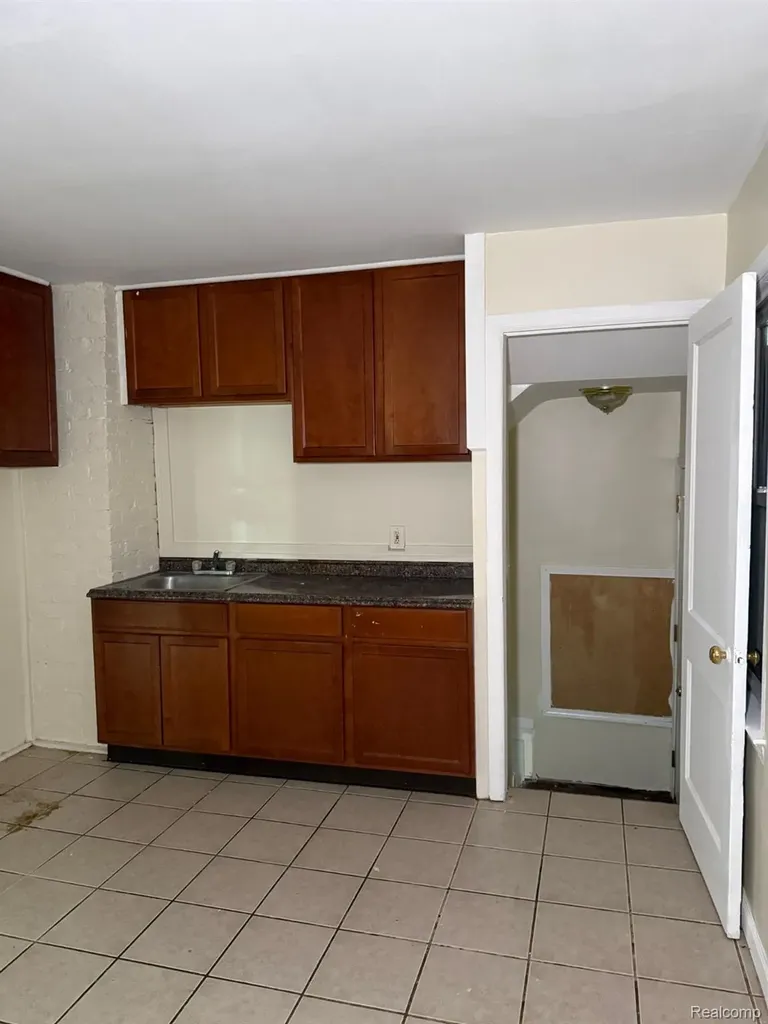 8687 Farmbrook Street Detroit City MI 48224