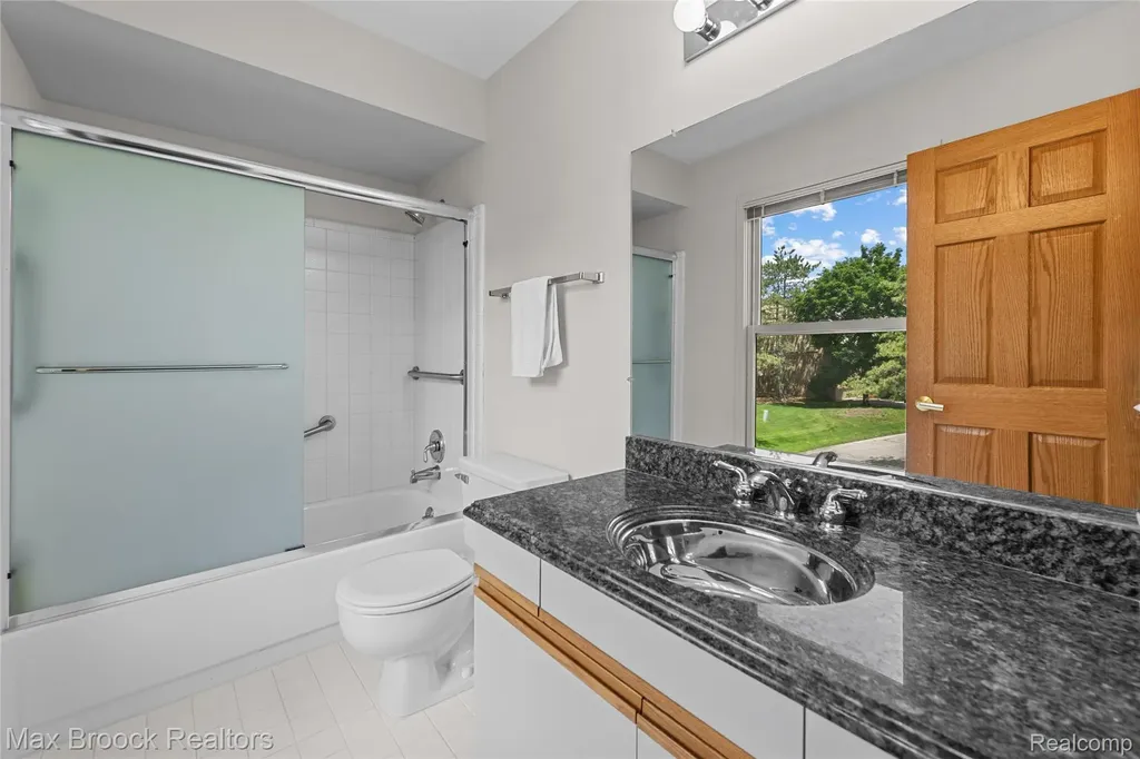 6452 Aspen Ridge Boulevard West Bloomfield Charter Township MI 48322