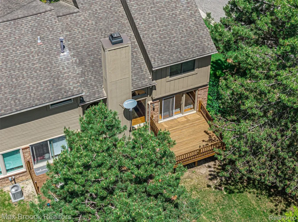 6452 Aspen Ridge Boulevard West Bloomfield Charter Township MI 48322