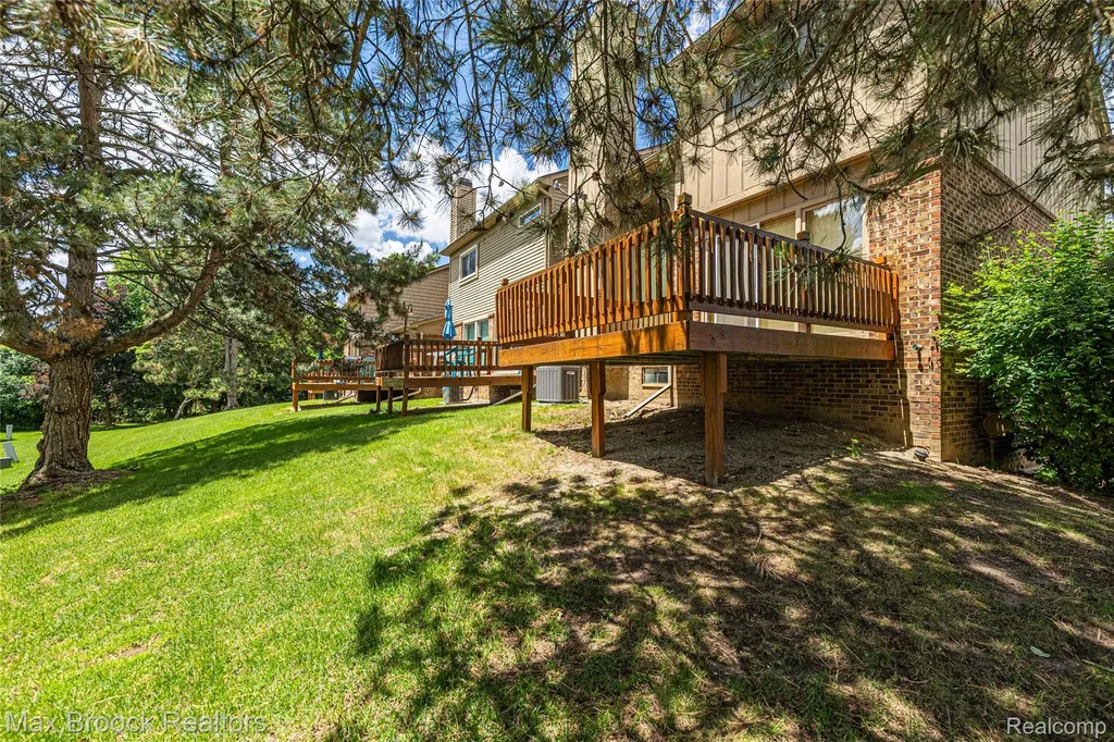 6452 Aspen Ridge Boulevard West Bloomfield Charter Township MI 48322