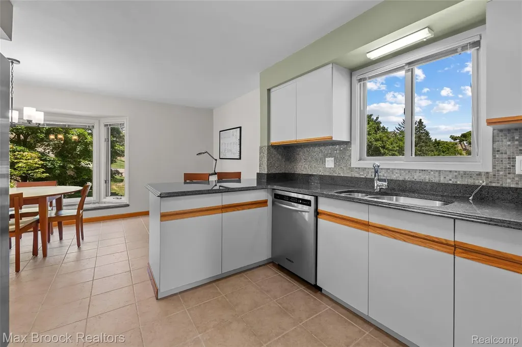 6452 Aspen Ridge Boulevard West Bloomfield Charter Township MI 48322
