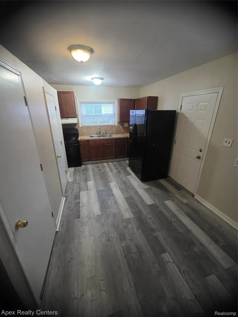 8656 Nightingale Street Dearborn Heights City MI 48127