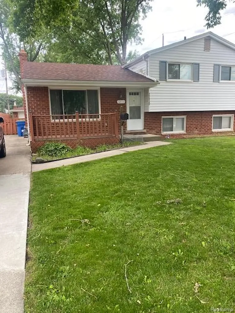 32430 Tecla Drive Warren City MI 48088