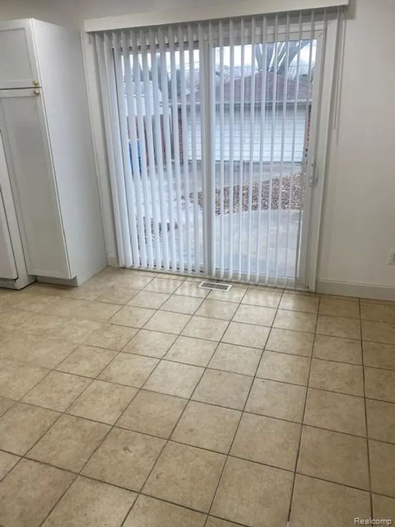 32430 Tecla Drive Warren City MI 48088