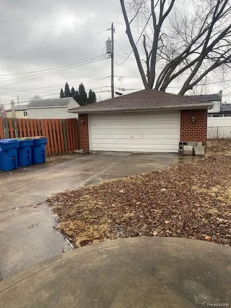 32430 Tecla Drive Warren City MI 48088