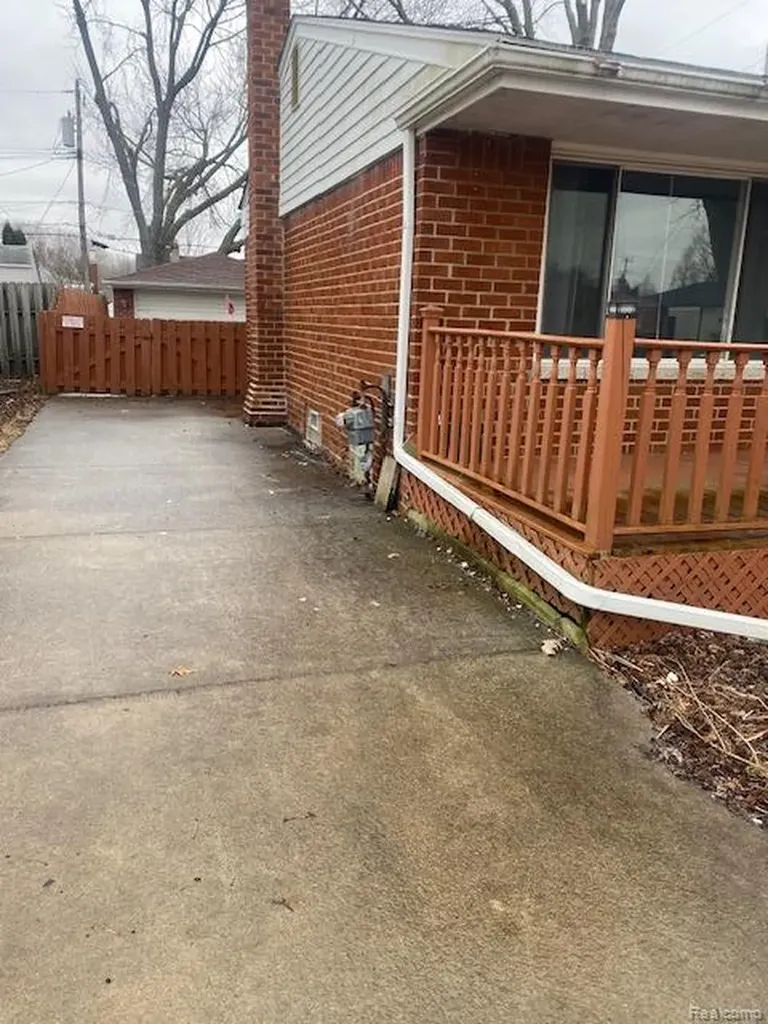 32430 Tecla Drive Warren City MI 48088