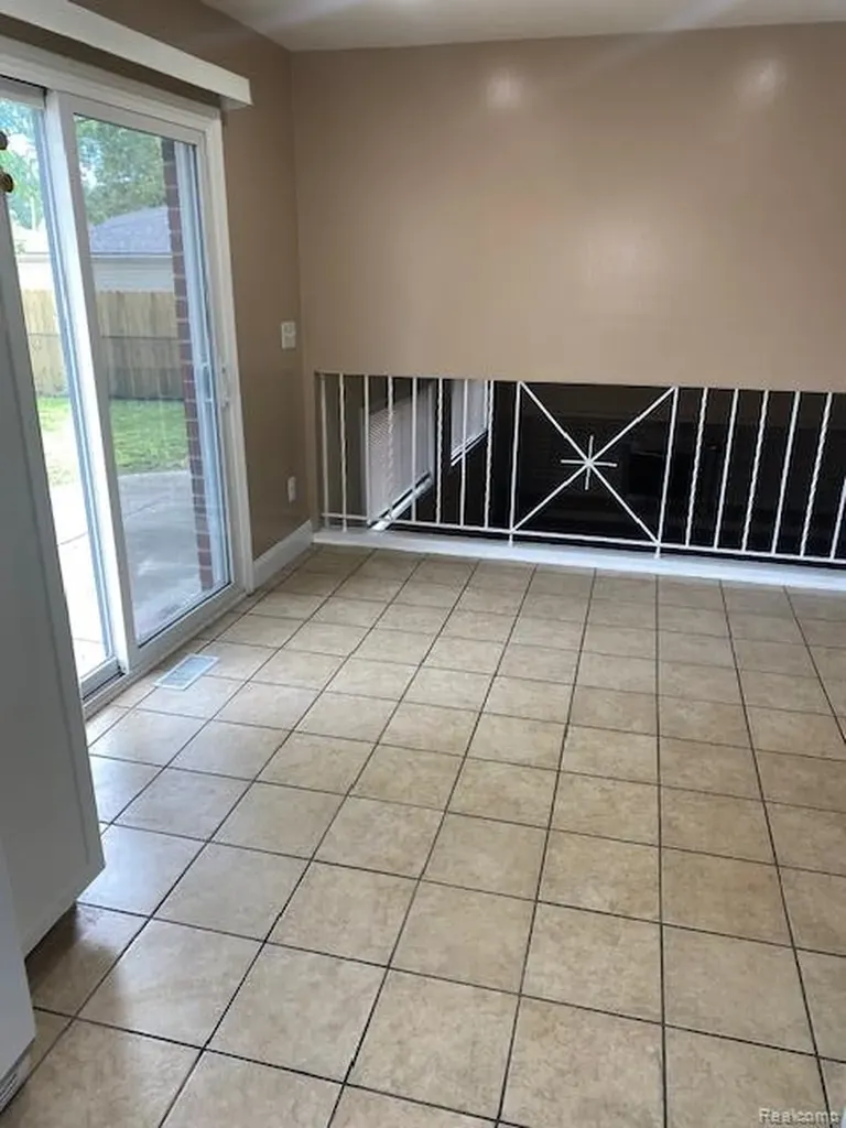 32430 Tecla Drive Warren City MI 48088