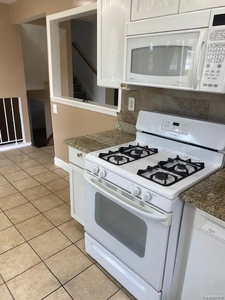 32430 Tecla Drive Warren City MI 48088