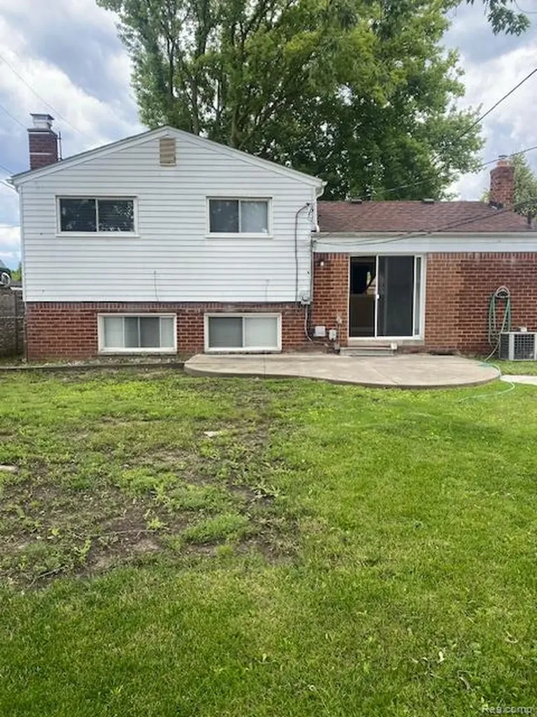 32430 Tecla Drive Warren City MI 48088
